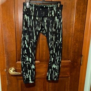 Lululemon cropped leggings size 6 EUC